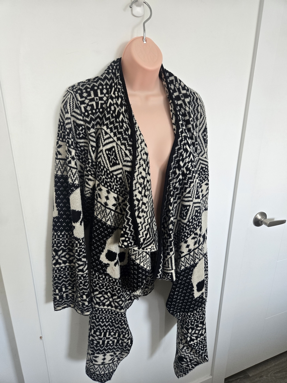 Iron Fist black & cream skull print waterfall cardigan – size XXL.